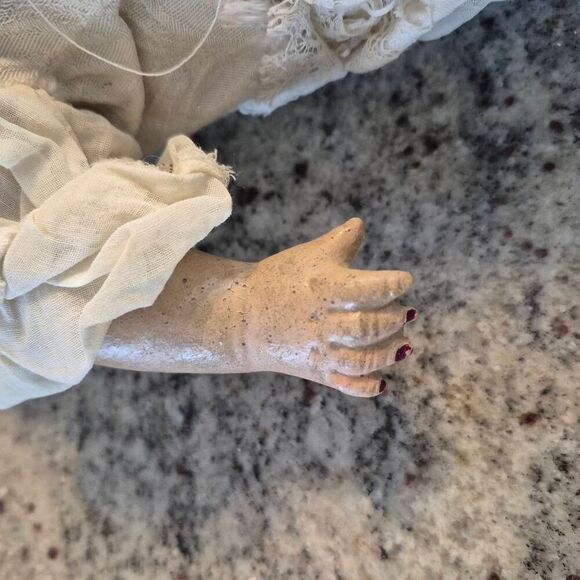 Doll, Vintage 20" with Heirloom dress - Picture 16 of 16